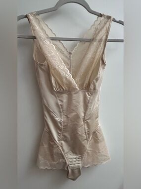 Women's bodysuit size small Beige Lace-Trim Shaping Bodysuit - Women Intimates